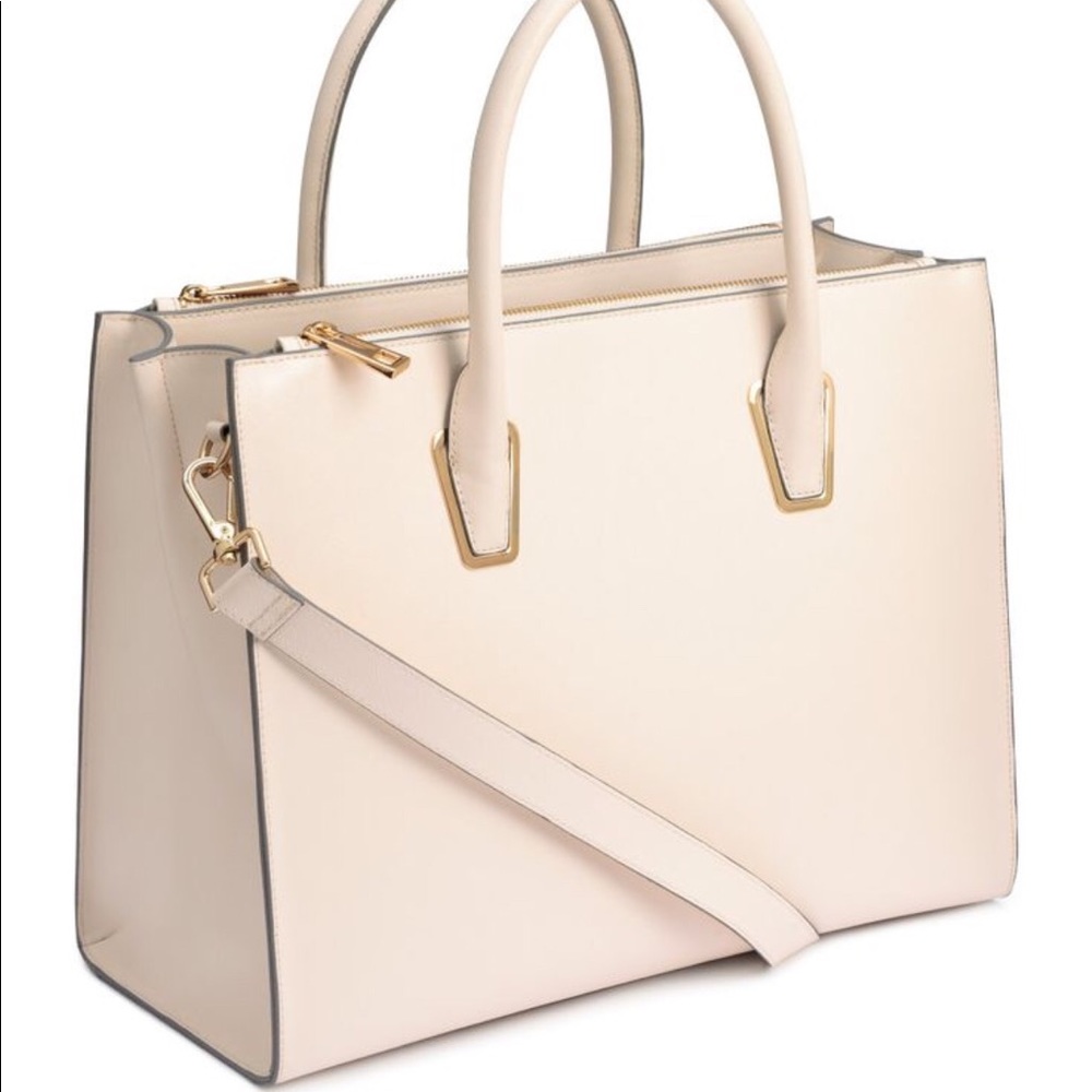 Super cute off white tote 💚